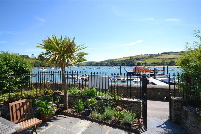 5 Victoria Place - the private patio overlooking the estuary